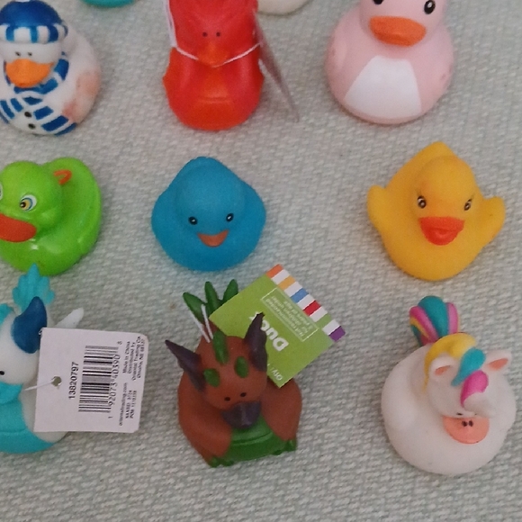Collectible 23 Rubber Duck Set - Assorted Colors And Bag - Picture 8 of 9
